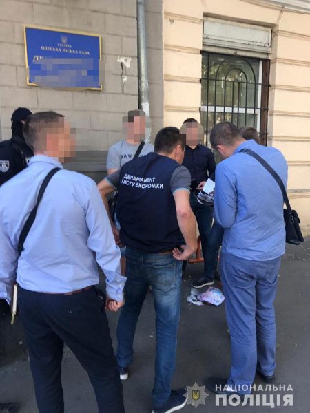 В Одесі затримали чиновників за організацію системи "відкатів"