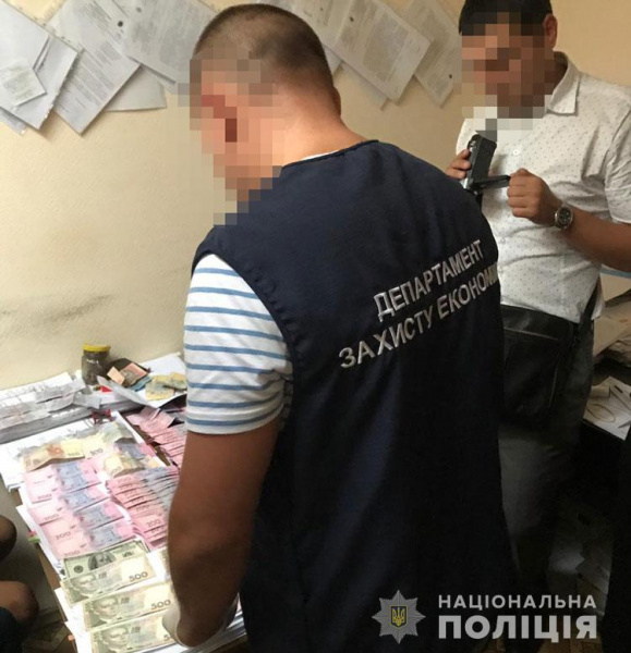 В Одесі затримали чиновників за організацію системи "відкатів"