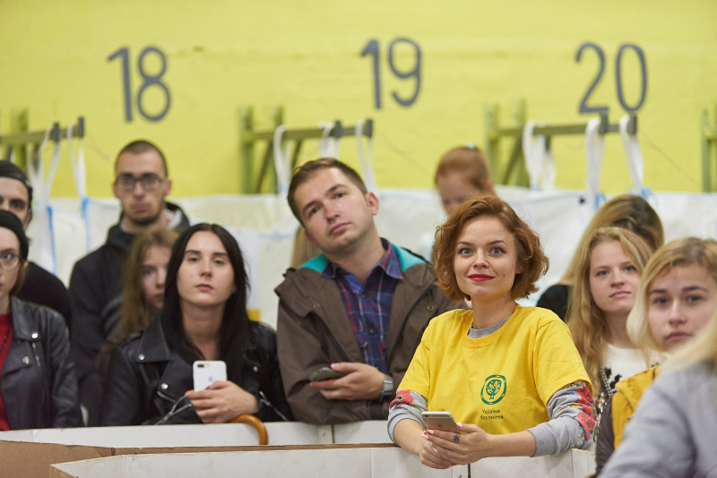 "Сміттєзвалище і пластикові пакети": ONUKA та Алан Бадоєв презентували новий яскравий кліп