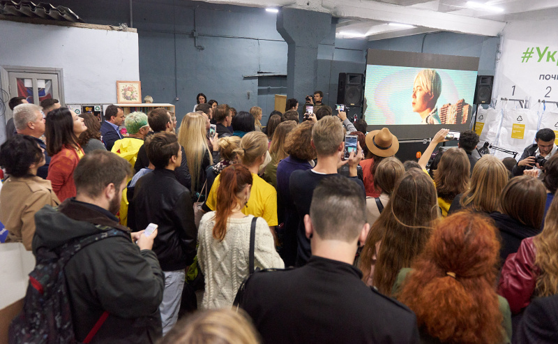 "Сміттєзвалище і пластикові пакети": ONUKA та Алан Бадоєв презентували новий яскравий кліп