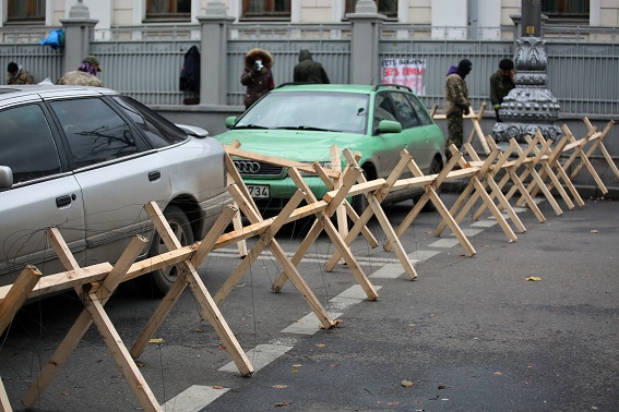 Правопорядок под Радой обеспечивается в обычном режиме, - Крищенко