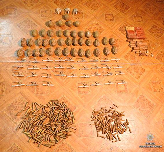 У Запорізькій області поліція виявила схованку з боєприпасами