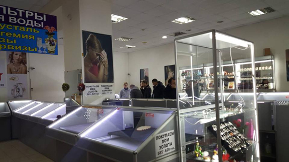 У Миколаєві банда зловмисників здійснила збройний напад на ювелірний магазин