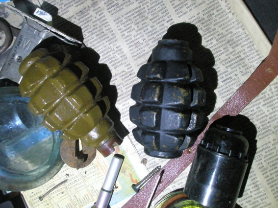 У підозрюваного в стрілянині в Костянтинівці вилучили арсенал зброї