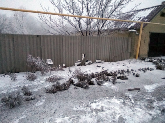 Полиция показала последствия ночного артобстрела прифронтового Торецка