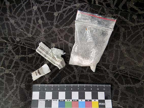 У Вінницькій області поліція вилучила зброю і наркотики в авто порушника ПДР