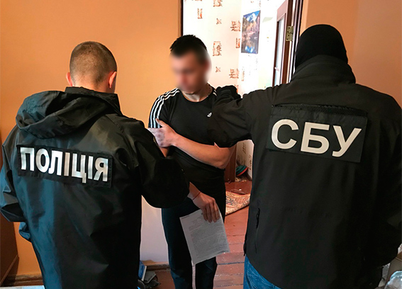 У Чернівцях викрито ОЗГ, що займалася контрабандою наркотиків