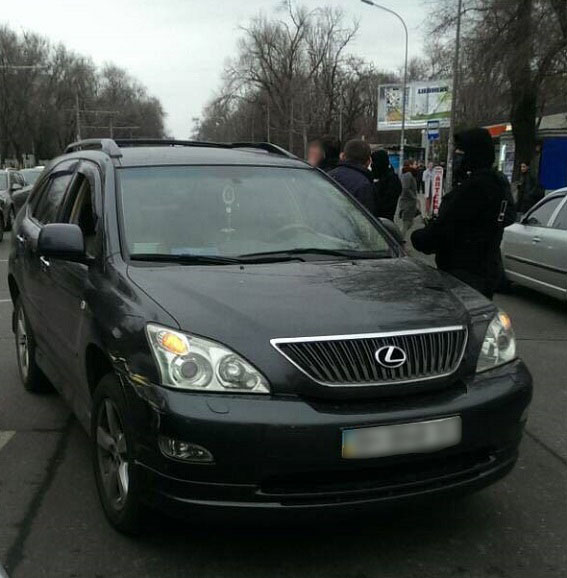 В Одессе на взятке от переселенки задержали действующих и экс-правоохранителей