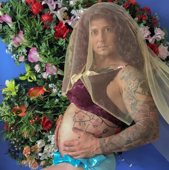 "Беременный" Педан взорвал сеть пародией на Бейонсе и Роналду