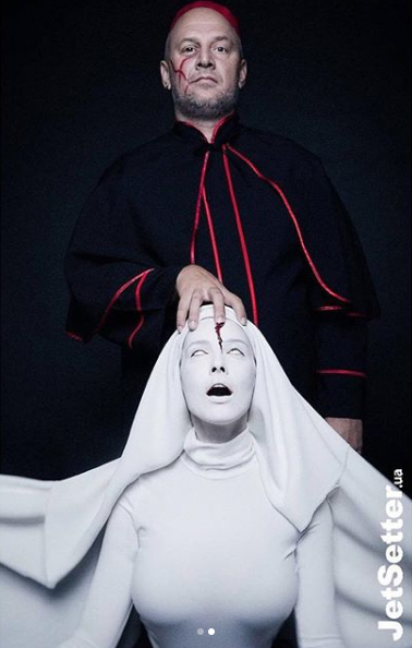 "Фільм жахів "Черниця": Даша Астаф'єва знялася у містичній фотосесії з Потапом