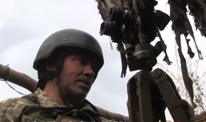 Никто не стрелял: оккупанты подняли над своими позициями украинский флаг (видео)