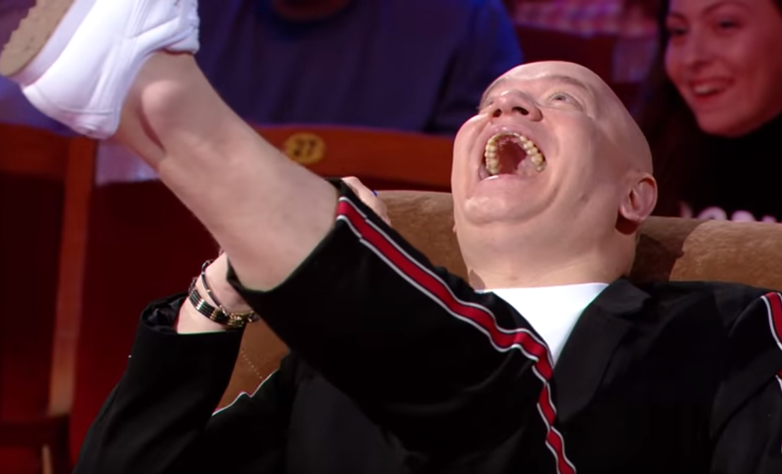 "Лысая" дочь Кошевого довела своего отца до слез (видео)