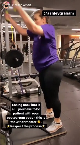 Вже такий великий! Ешлі Грем зворушила мережу новим кумедним фото 2-місячного сина