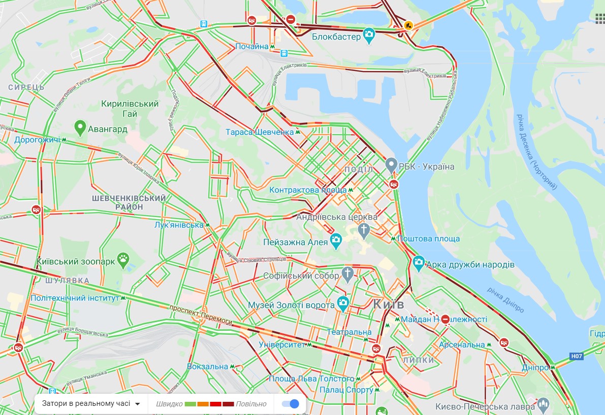 Из-за непогоды в Киеве затопило центральные улицы: образовались пробки