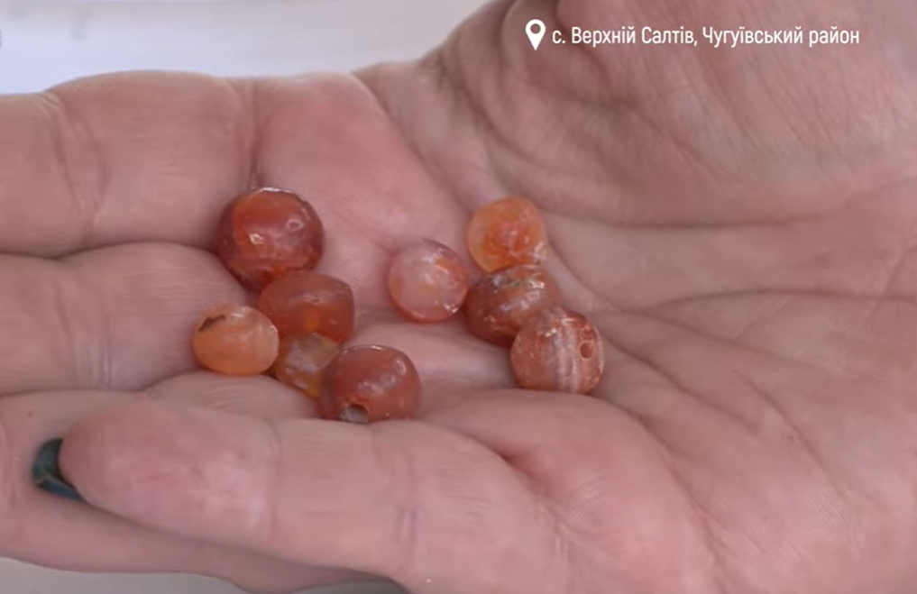 Под Харьковом в усыпальнице IX века нашли изделия из золота и древние ушные палочки (видео)