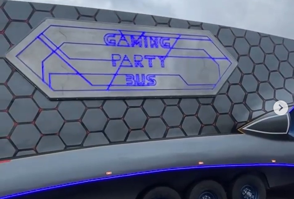 В Украине создали "космический" автобус: видео красавца