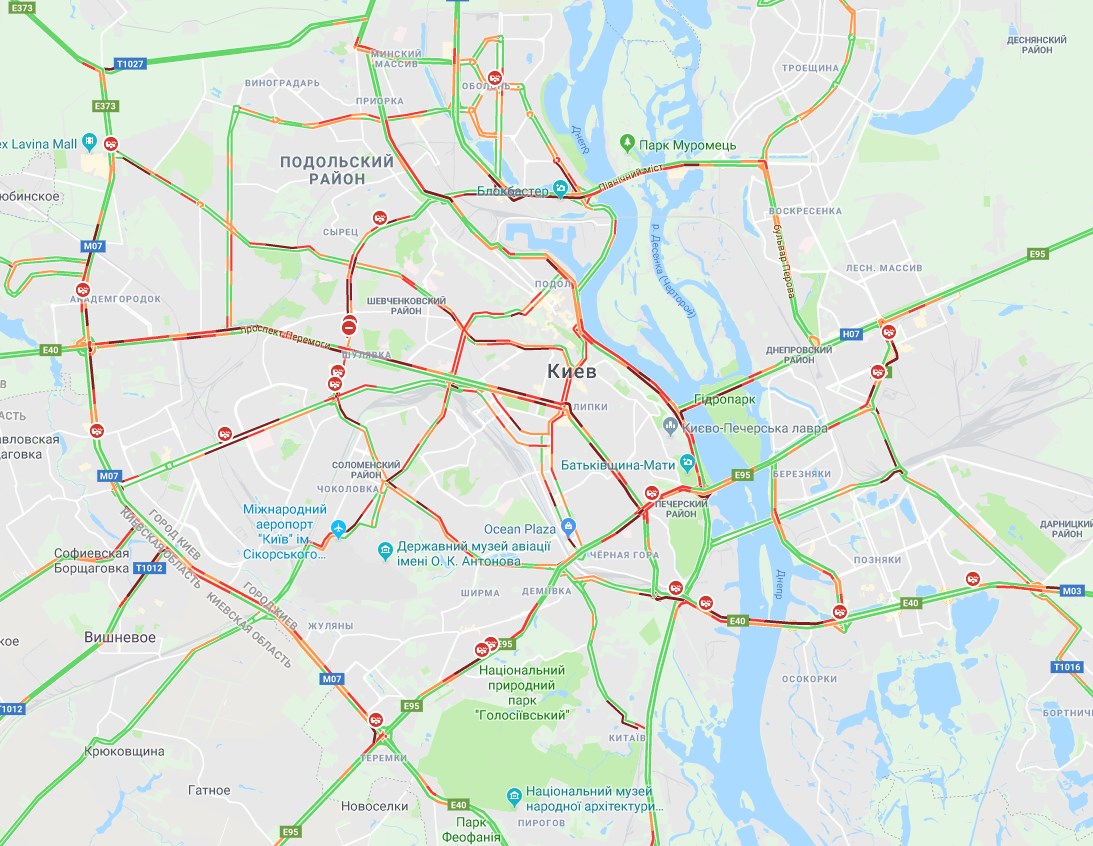 В Киеве вечером образовались многочисленные пробки