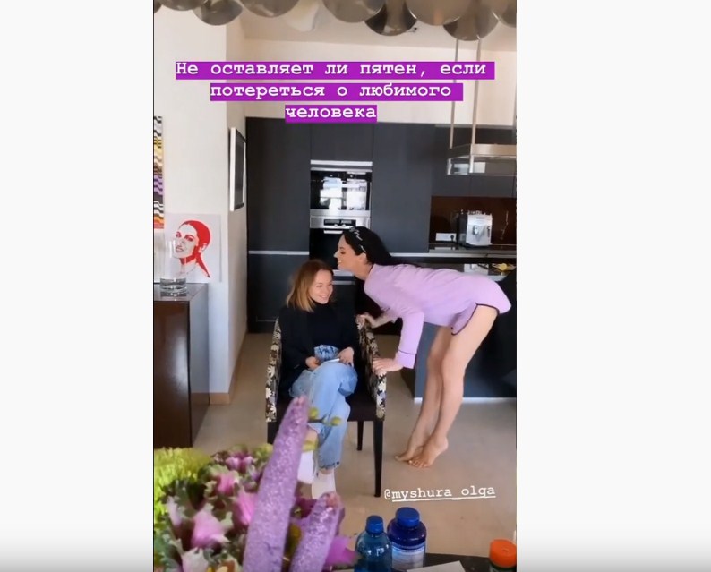 Маша Ефросинина поразила "приватным танцем" в одной рубашке (видео)