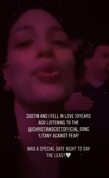 Вже такий великий! Ешлі Грем зворушила мережу новим кумедним фото 2-місячного сина