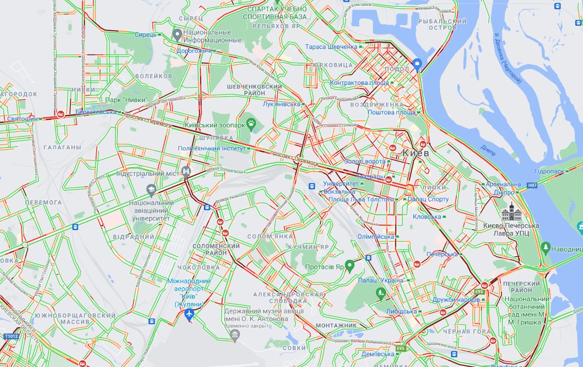 В Киеве образовались пробки перед праздничными выходными