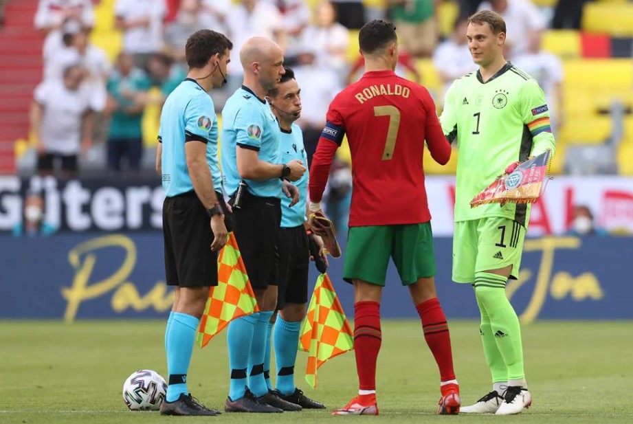 Украина с Крымом, "радужная история" и топ Роналду: главные рекорды и скандалы Евро