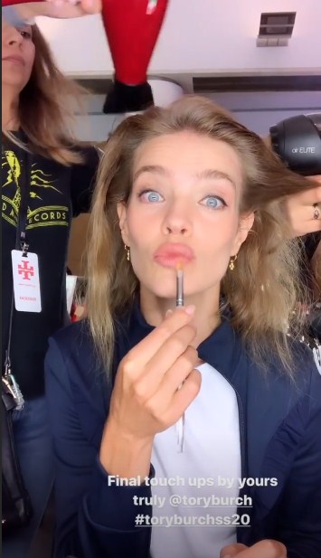 Английская роза: Наталья Водянова покорила Нью-Йорк женственными нарядами и стройной фигурой