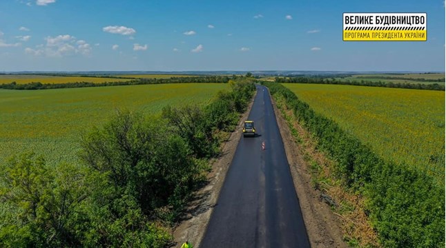 В Луганской области приступили к покрытию финальной части трассы Н-26 по программе президента