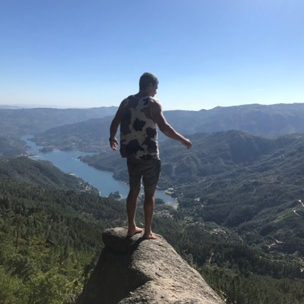 "Розмір має значення": відомий співак вразив сміливим знімком