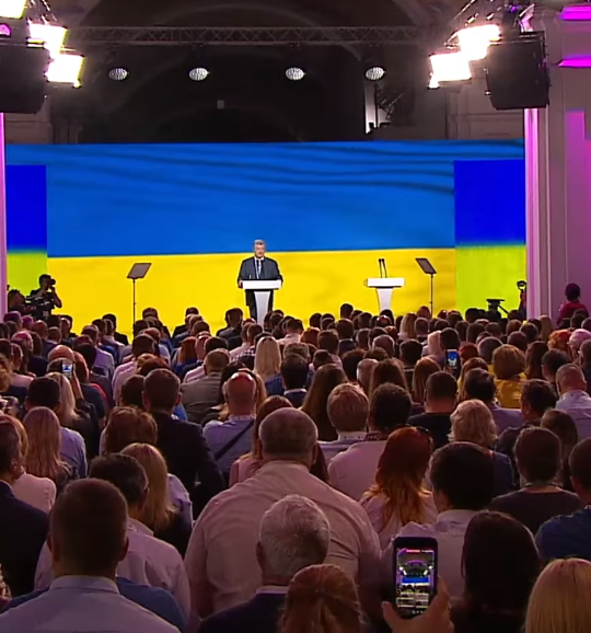 Троль рівня 100500: Порошенко "підірвав" мережу відповіддю щодо "мовного закону" (відео)