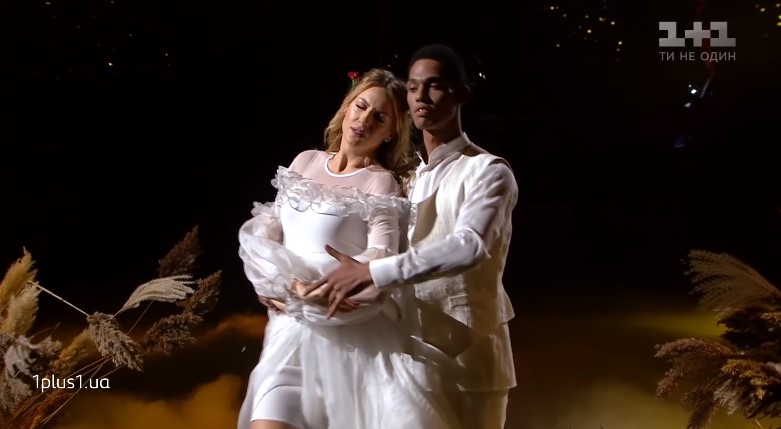 "Девушку из села вывести можно…": Лесю Никитюк довели до слез в прямом эфире "Танцев со звездами"