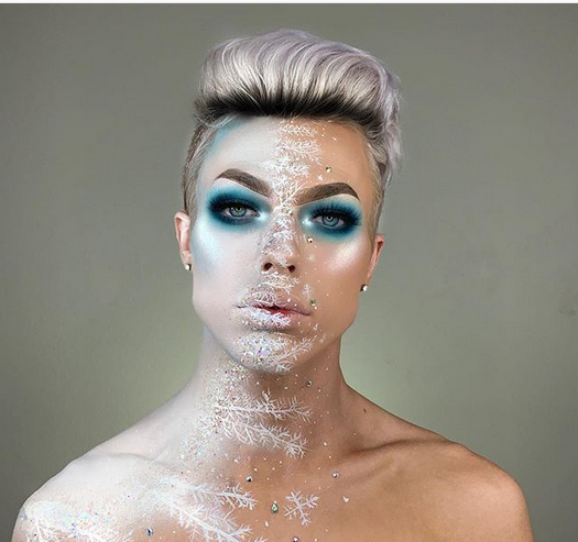 Меховые ногти и елка на голове: сеть покоряют необычные и безумные новогодние бьюти-образы