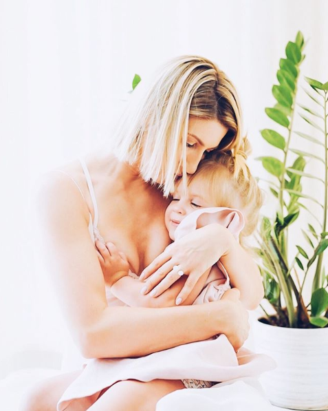 Мамине зернятко улюблене: Аніта Луценко захопила мережу фото донечки-іменинниці