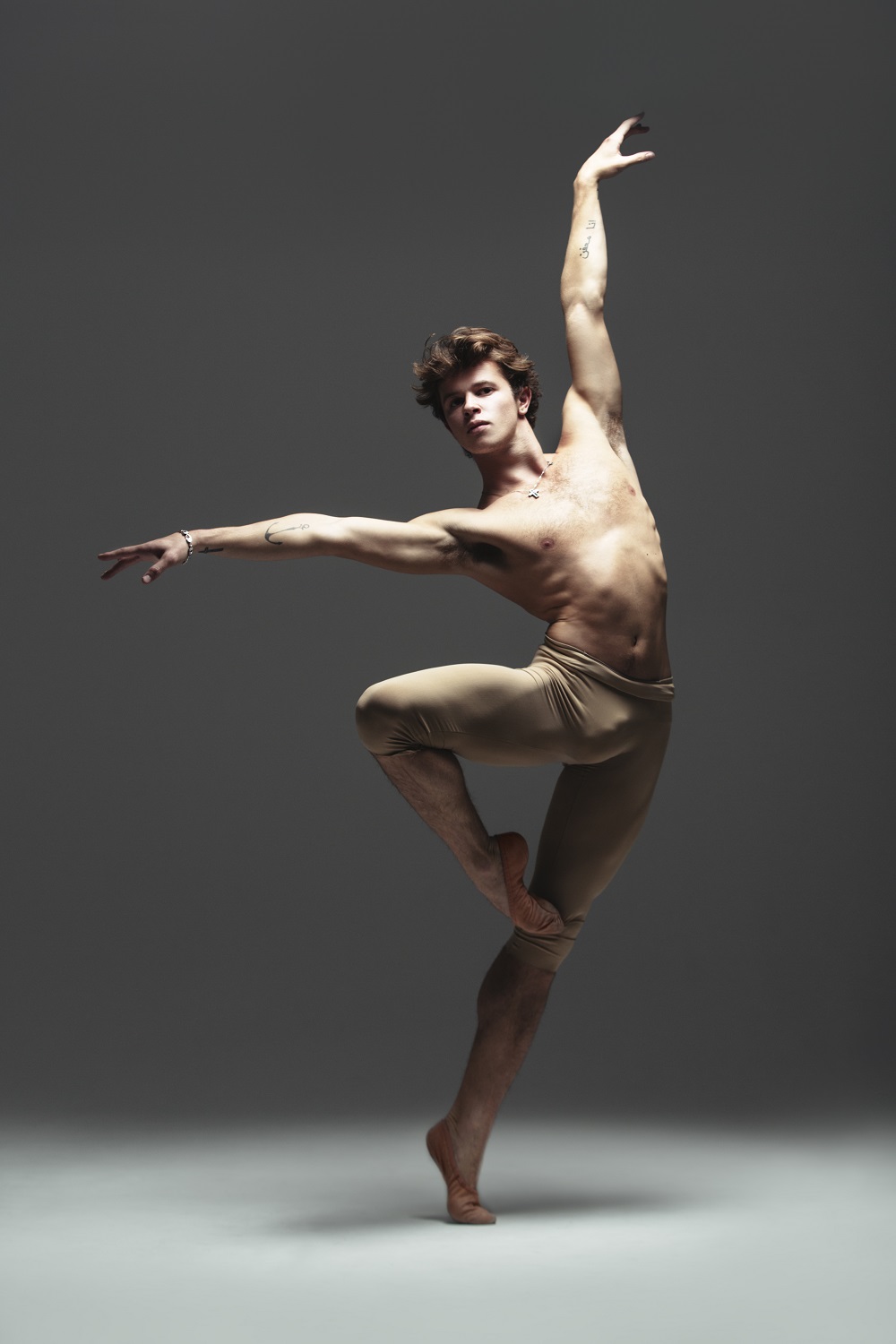 Грація та краса: Олександр Стоянов знявся в ефектній фотосесії з американськими артистами