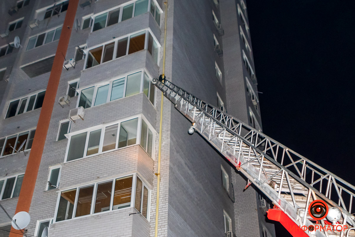 У Дніпрі чоловік поліз по газовій трубі на 16-й поверх до коханої