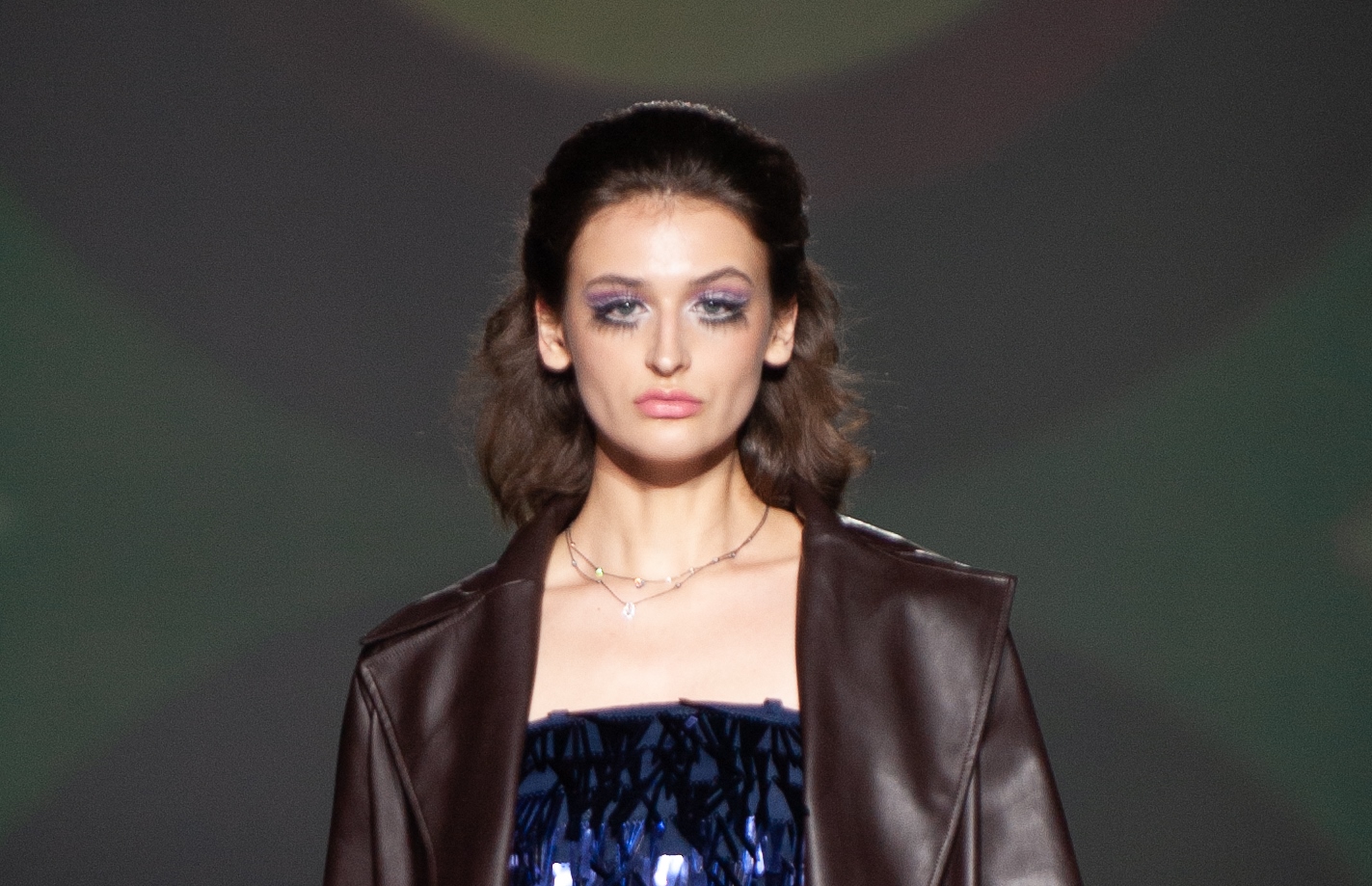 Відмова від брів і золото в очах: топ-5 мейкап-трендів від візажистів Ukrainian Fashion Week FW 20-21