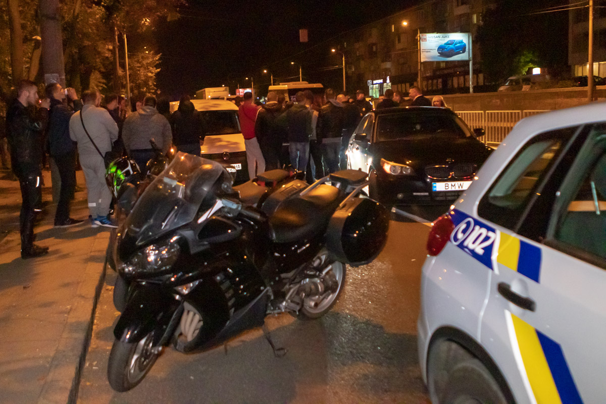 Много нарушений: в Днепре "копы" заблокировали авто известного блогера