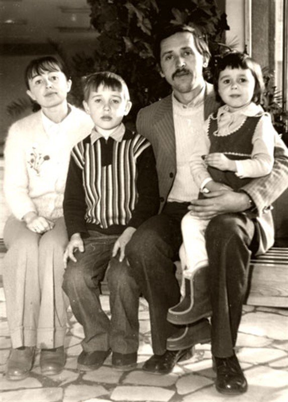 Могла быть предрасположенность к раку: от чего умерли родственники Заворотнюк