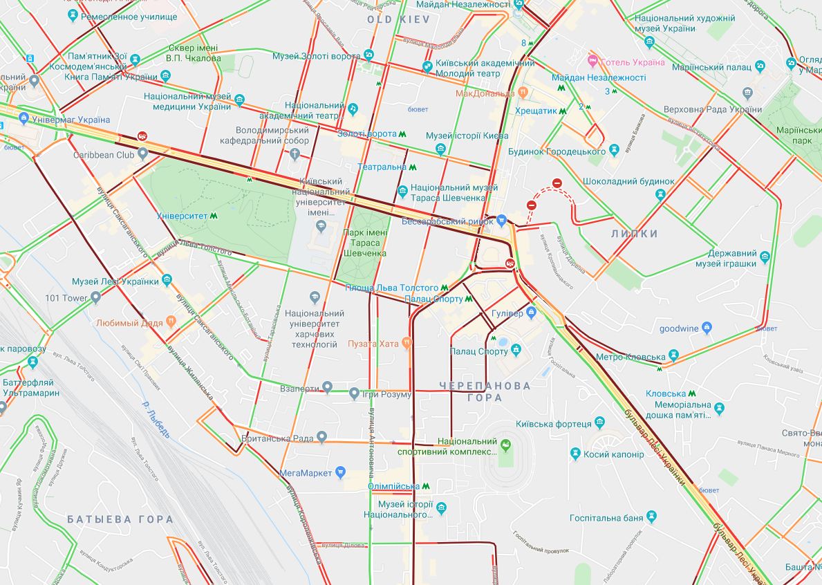 В центре Киева прорвало трубу с горячей водой