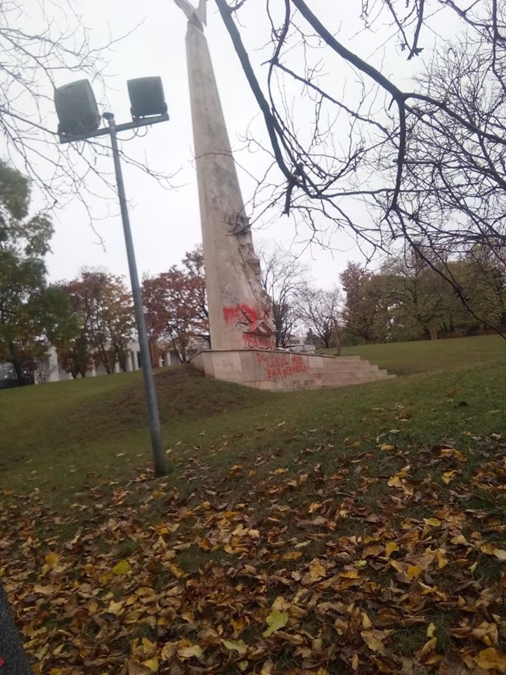"Русскій мір" ще повернеться: в Угорщині осквернили жертв радянського режиму