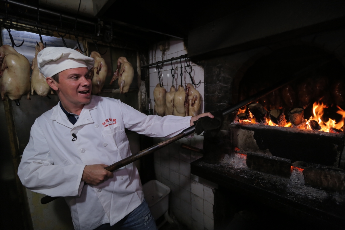 Поїдання жаб і сала: Дмитро Комаров поділився враженнями від китайської кухні