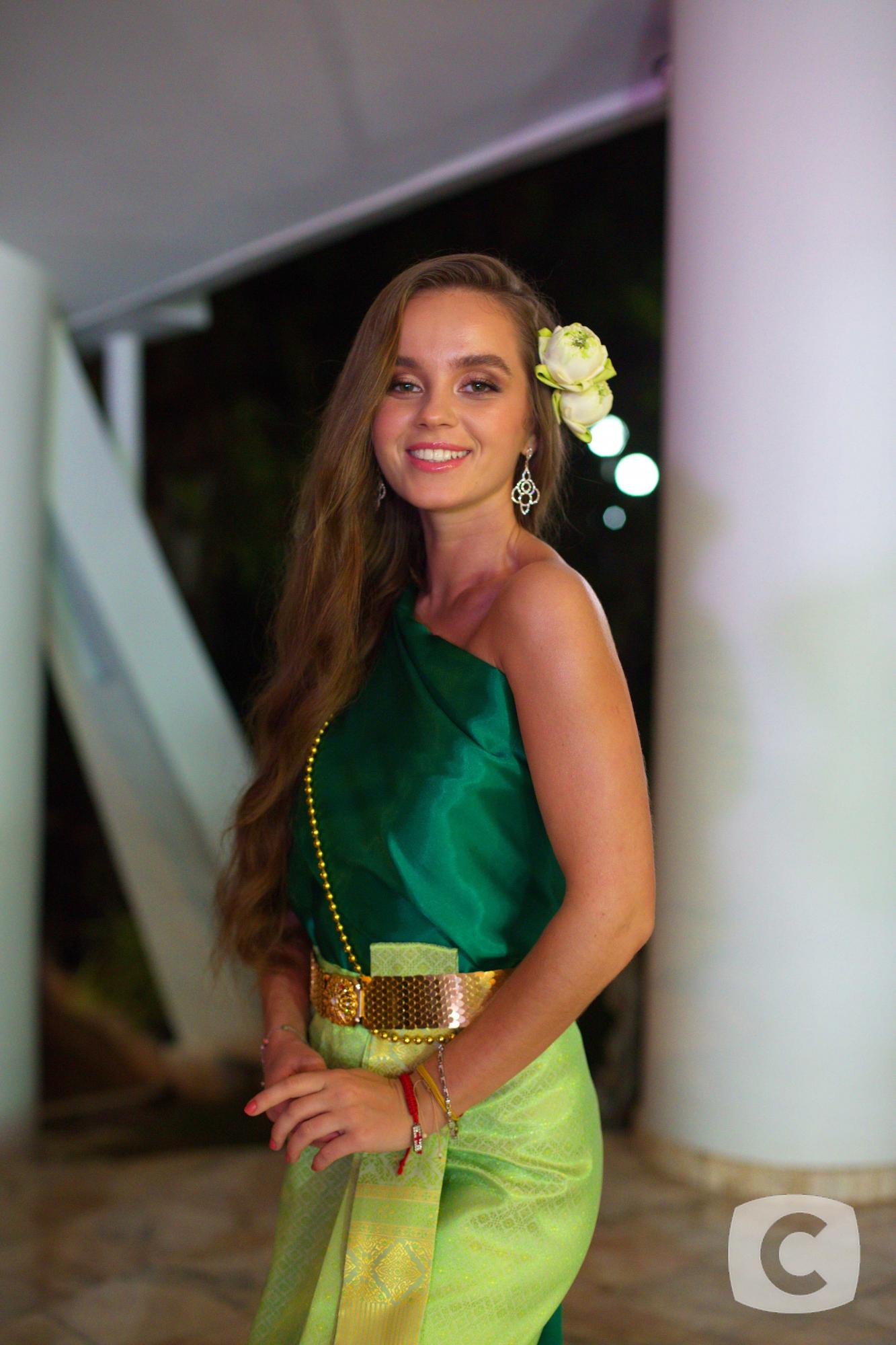 Принцессы Таиланда: участницы Холостяк-10 поразили образами на Церемонии роз (ФОТО)