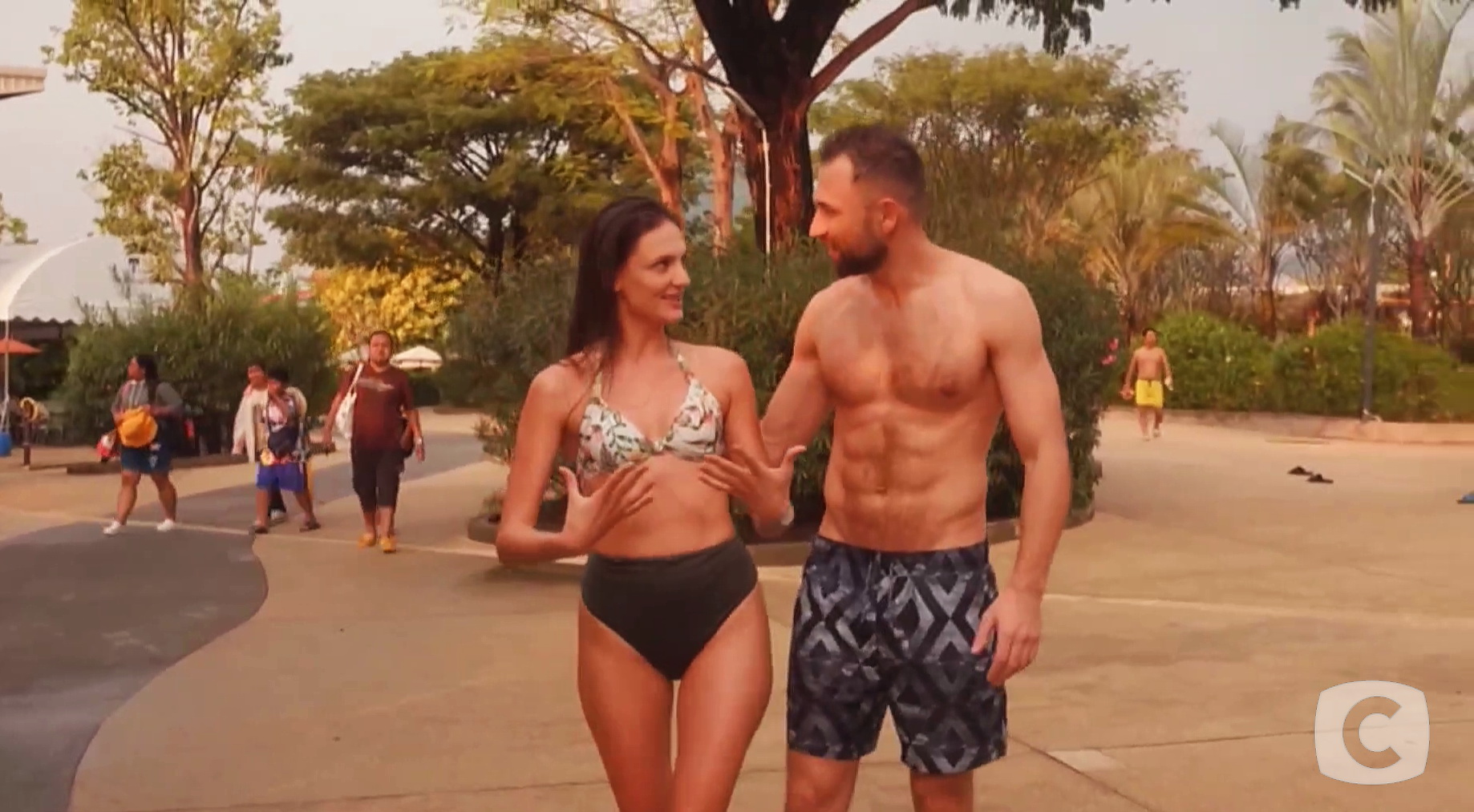 Холостяк-10 пятый выпуск: Макс снимет рубашку, а девушки оголят чувства