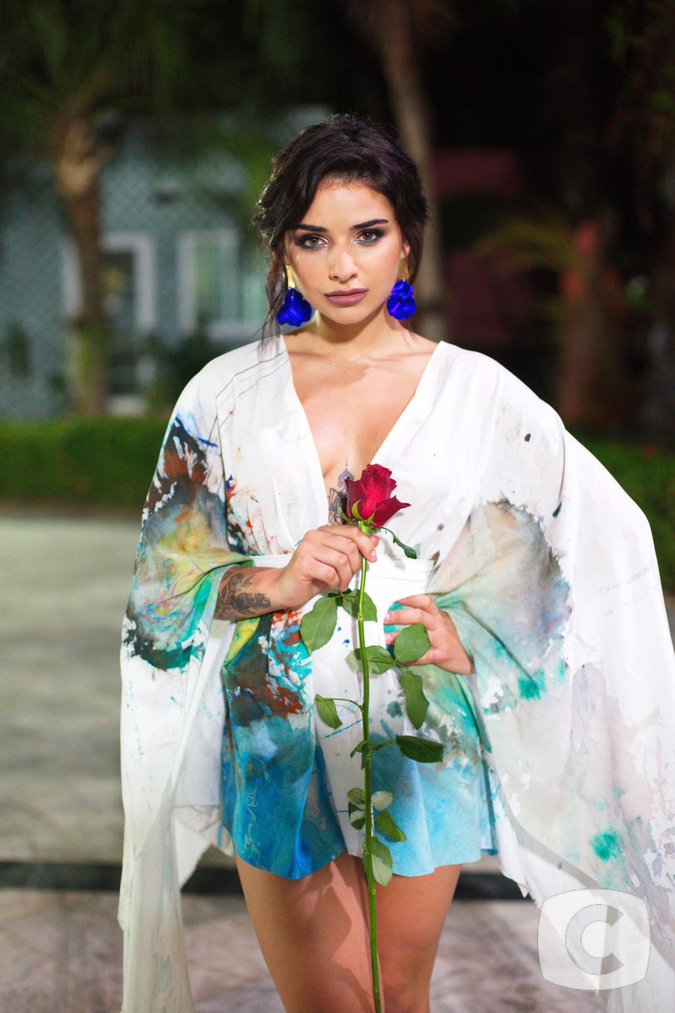 Холостяк-10 п'ятий випуск: учасниці вражають унікальними образами в стилі батік