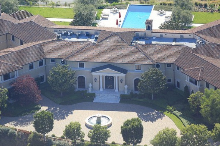 Роскошный особняк Меган Маркл и принца Гарри в США показали на фото