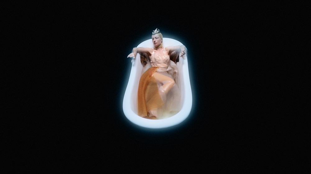 Про людську одержимість: Liloviy радикально змінила звучання і випустила кліп на сингл "Amnesia"