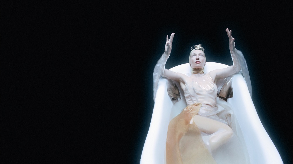 Про людську одержимість: Liloviy радикально змінила звучання і випустила кліп на сингл "Amnesia"