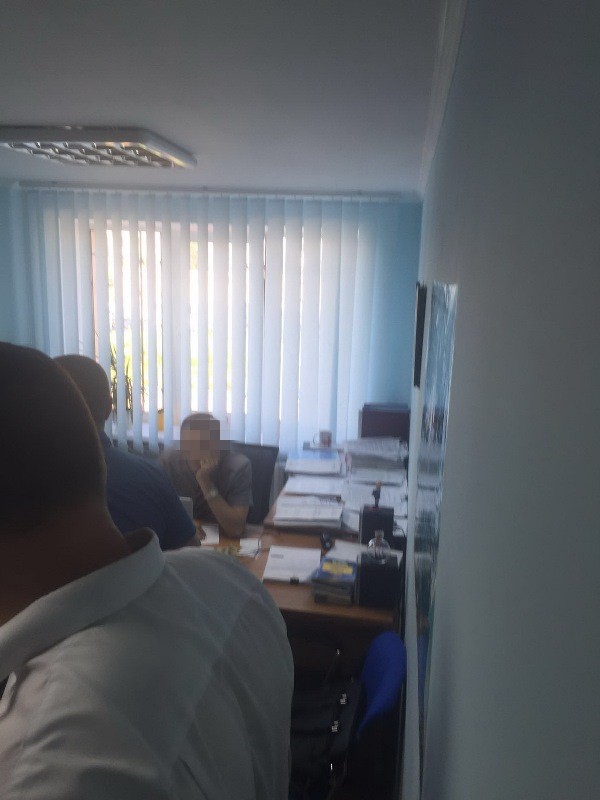 На взятке задержали троих прокуроров