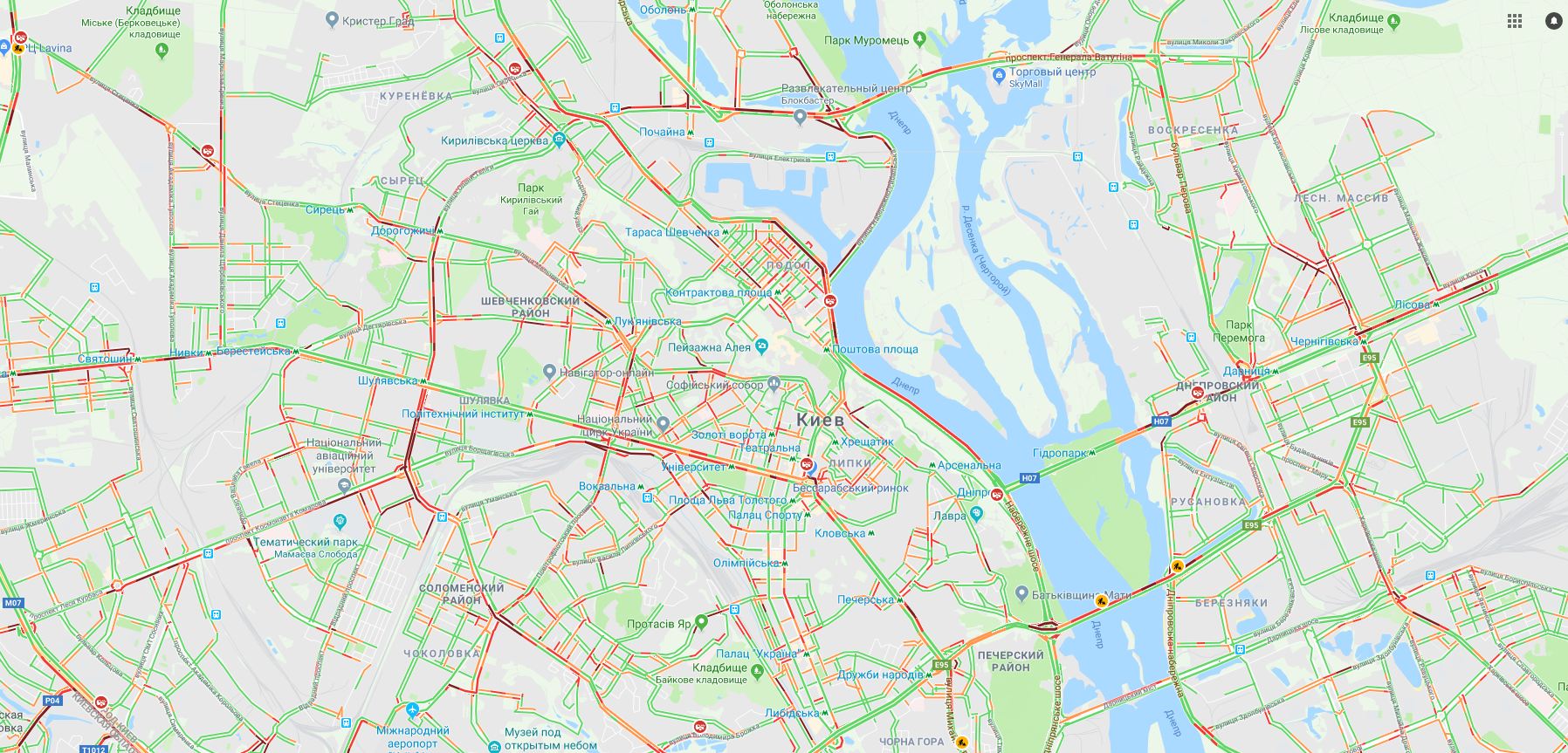 В Киеве на дорогах образовались пробки