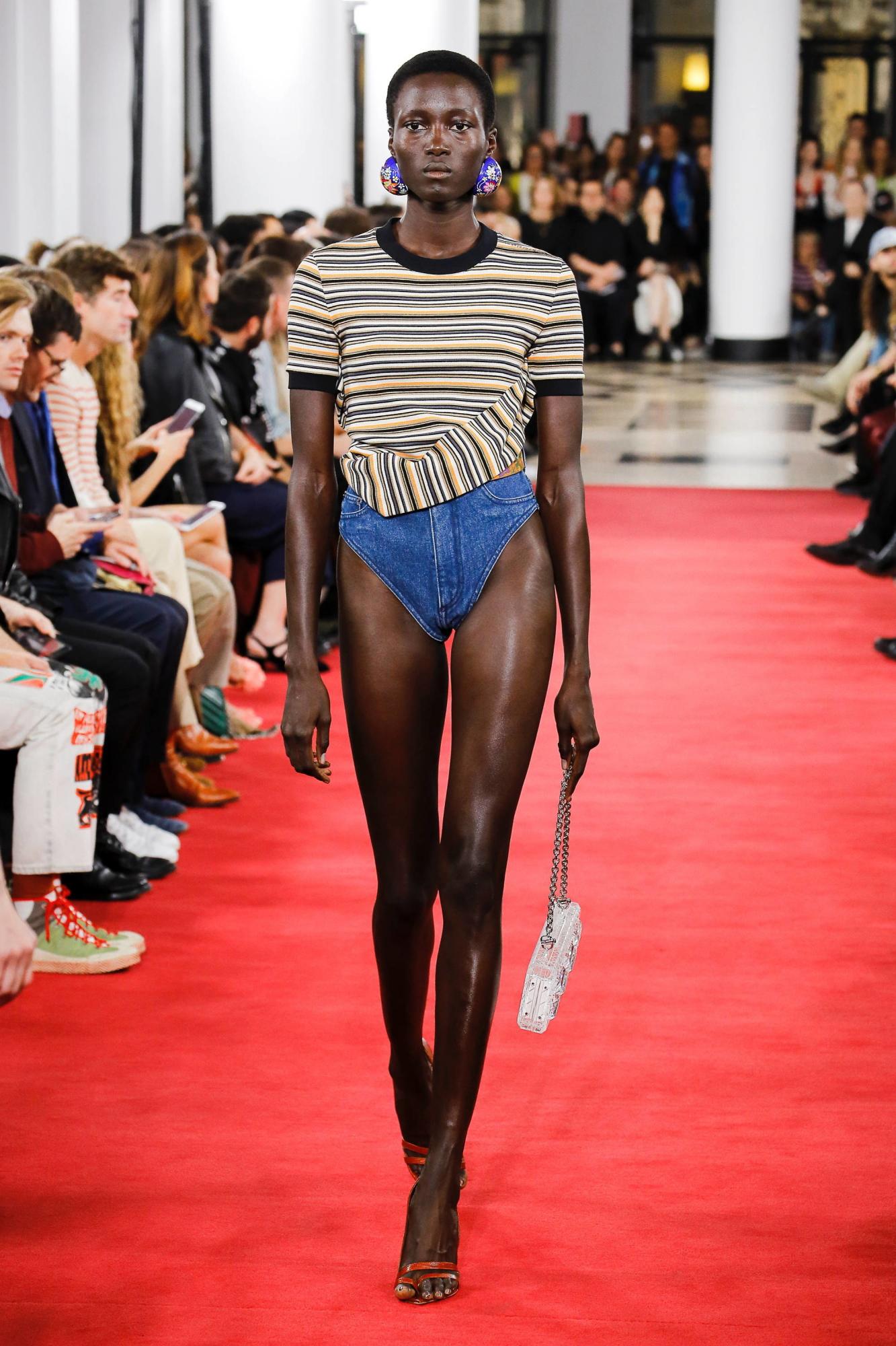 Трусики-джинси і вії в носі: топ-10 дивних і безглуздих модних трендів 2019 року