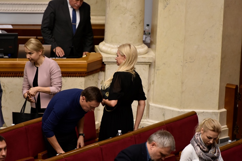 Нардеп потратила всю зарплату на сумочку Gucci